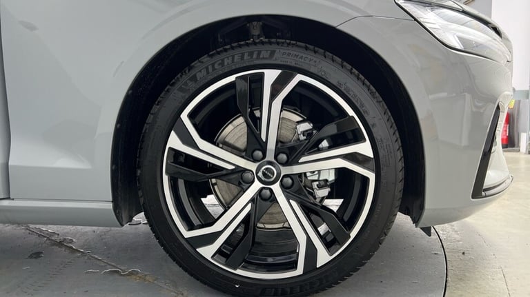2025 Volvo V60 Plus, B4 Mild hybrid, Petrol, Dark Estate Petrol Automatic