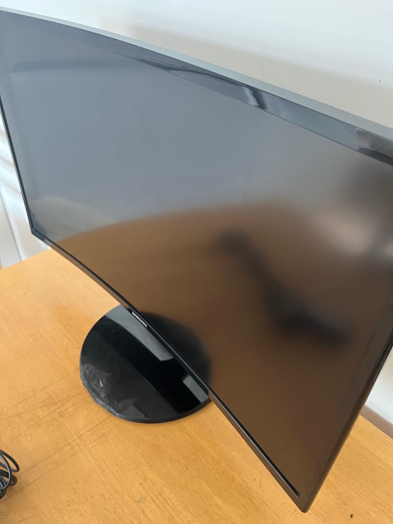 Samsung 27’ curved Monitor 