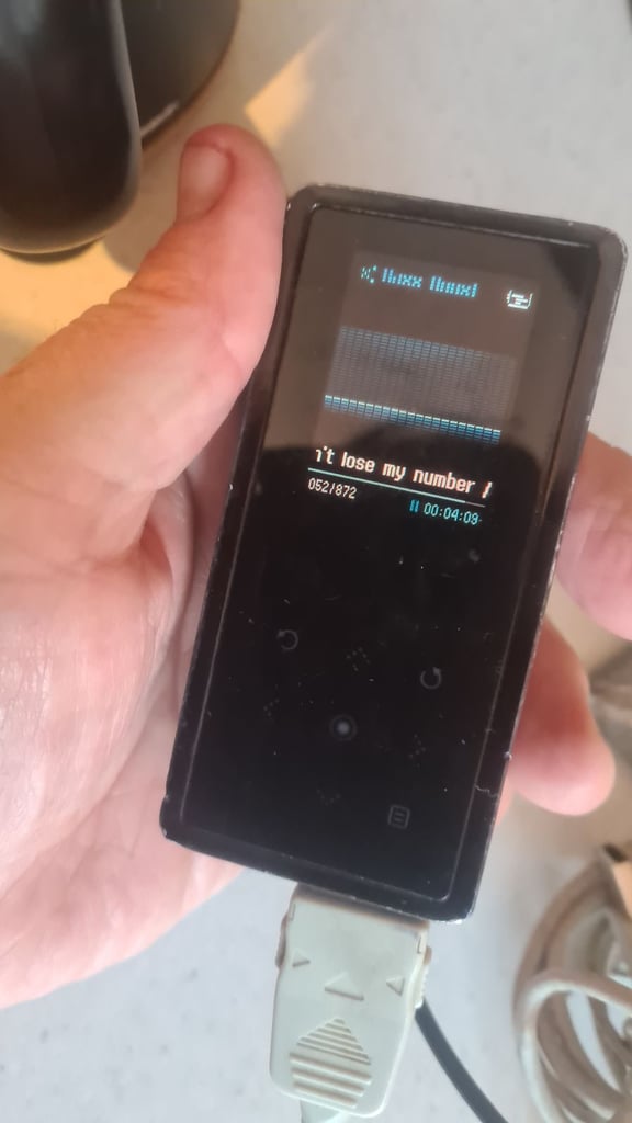 Samsung yp-k5j tilt and slide speaker 4gb mp3 player spares or repair-no sound