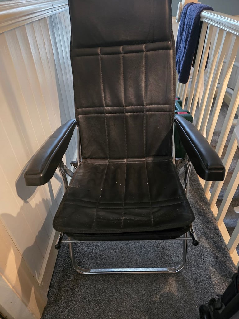 Black leather-look foldable chair - FREE