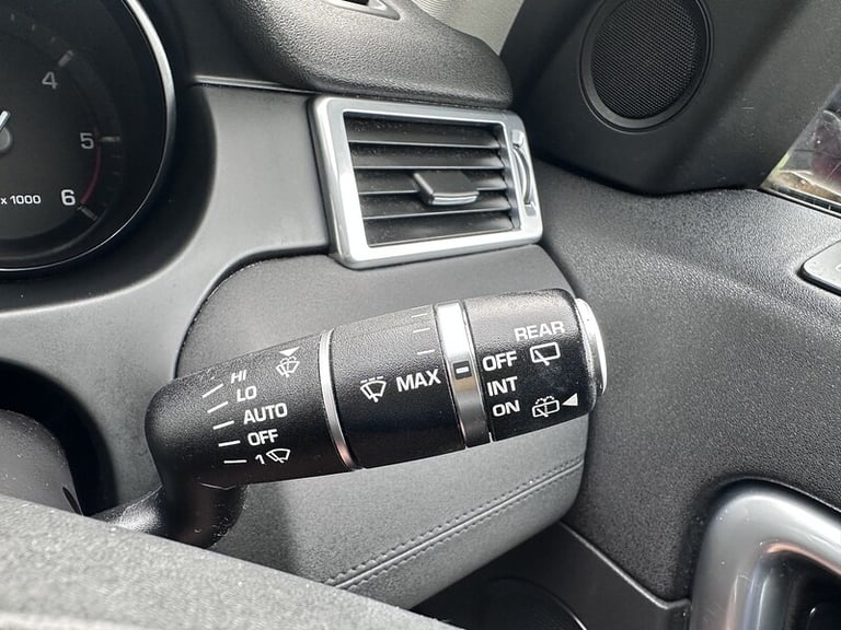 2016 Land Rover Discovery Sport TD4 SE Tech SUV Diesel Manual