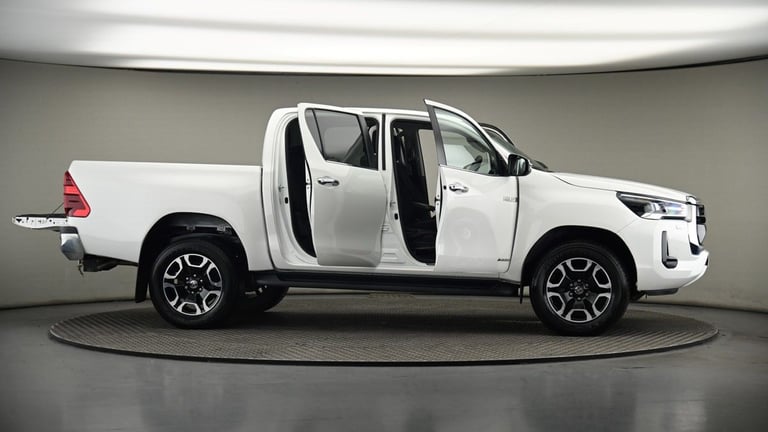 2024 Toyota Hilux 2.8 D-4D Invincible Pickup Double Cab 4dr Diesel Auto 4WD Euro 6 (s/s) (204 Pic...