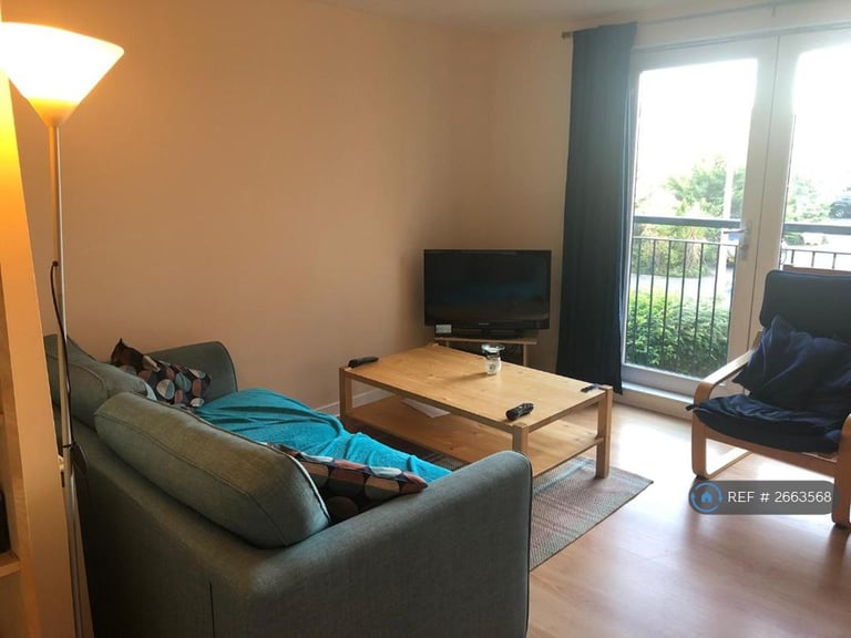 2 bedroom flat in New Mart Place, Edinburgh, EH14 (2 bed) (#2663568)