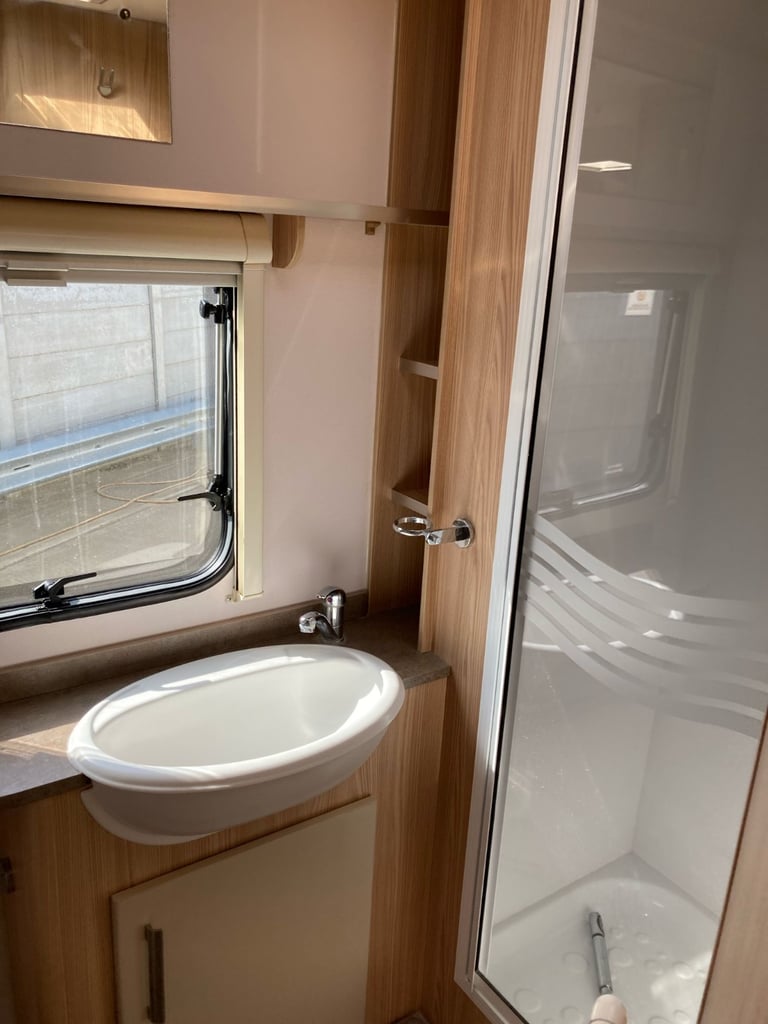 Fixed Bed Caravan Coachman Festival 560/4