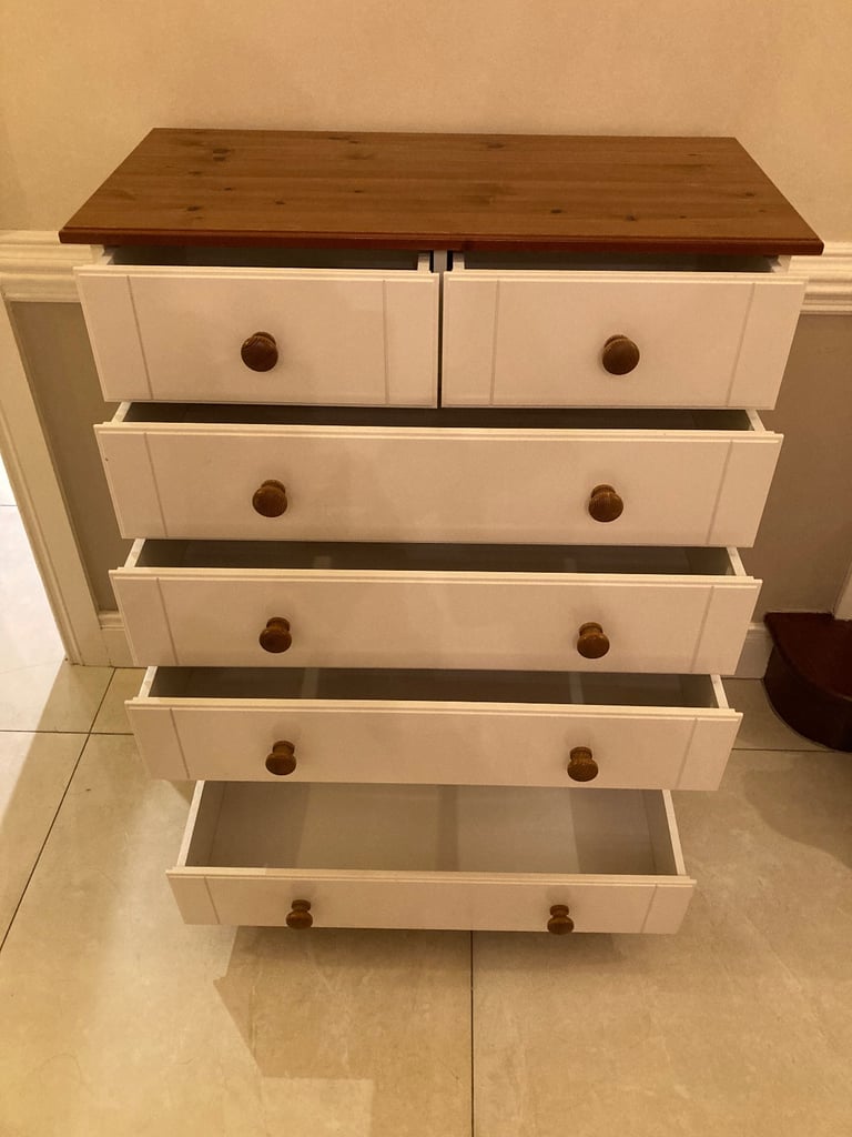 Triple door wardrobe and matching chest of drawers.