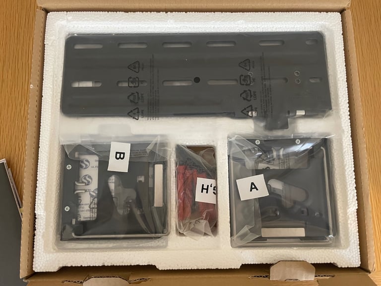 image for Samsung Slim Fit TV Wall Mount (Brand New)