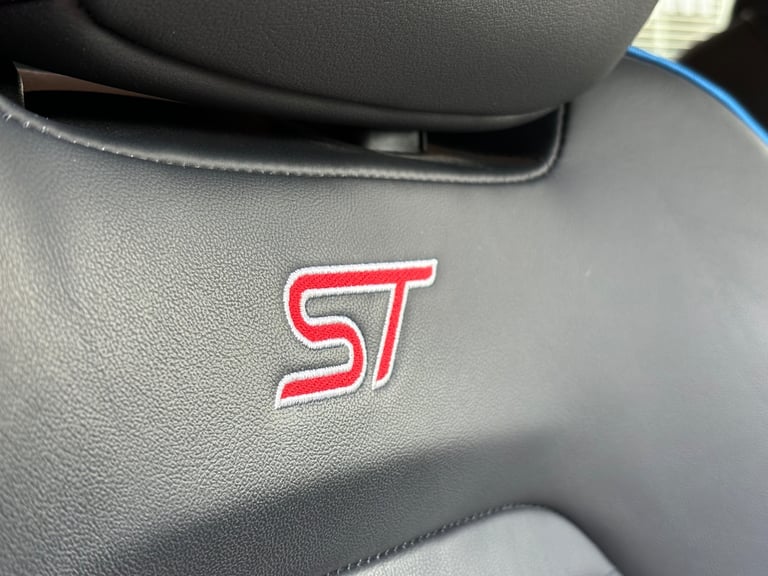 2021 Ford Focus 2.3T EcoBoost ST EDITION. 1 OWNER  ONLY 7 000 MILES  FULL FORD