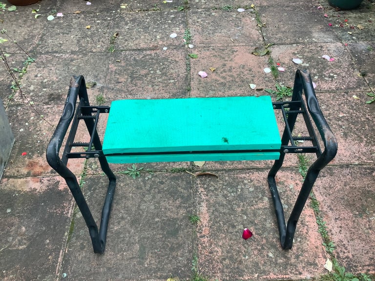 Garden Kneeler 2-in-1 Folding Gardening Padded Seat and Kneeling Stool 