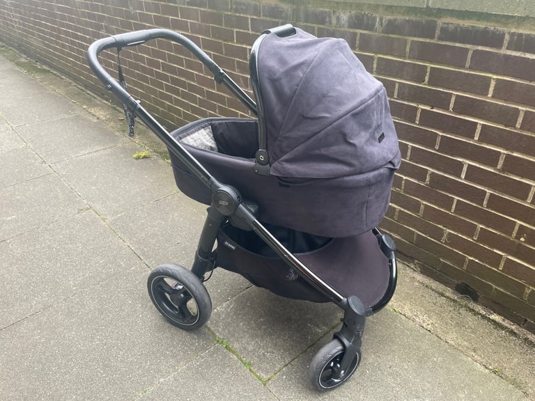Mamas and Papas Ocarro Pram - Raven