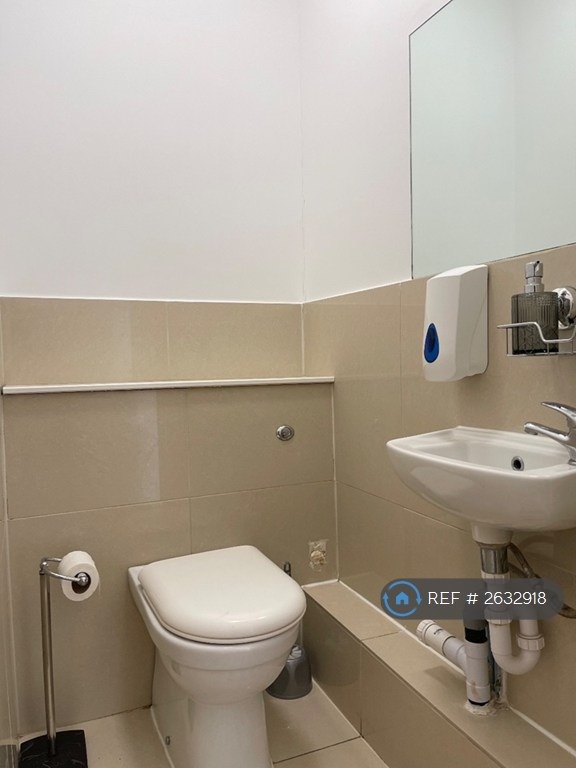 Studio flat in Grafton Road, London, NW5 (#2632918)