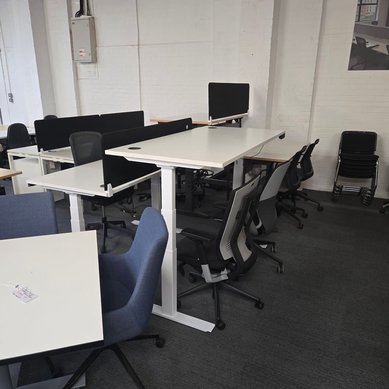Used Office Furniture, Desk chairs storage and more - delivery UK♻️