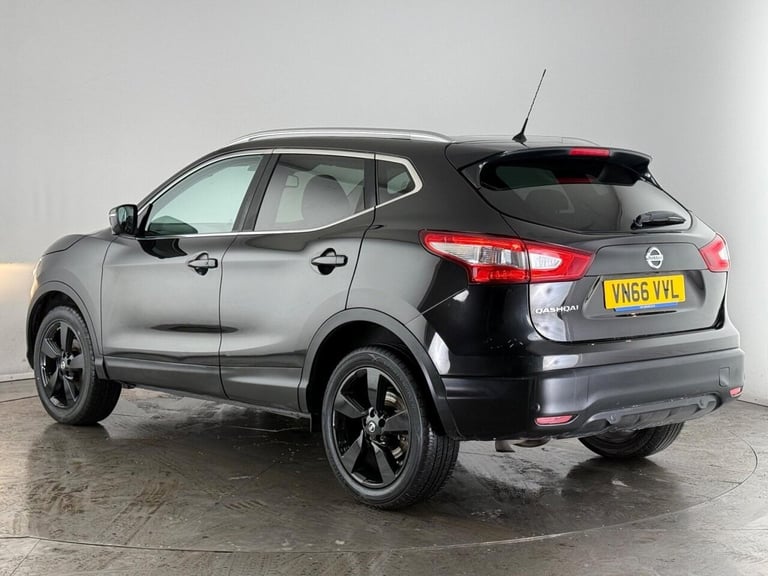 2016 Nissan Qashqai 1.2 DiG-T N-Connecta 5dr HATCHBACK PETROL Manual