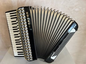 Hohner Atlantic IV4 N 120 Bass Piano Accordion with Hard Case