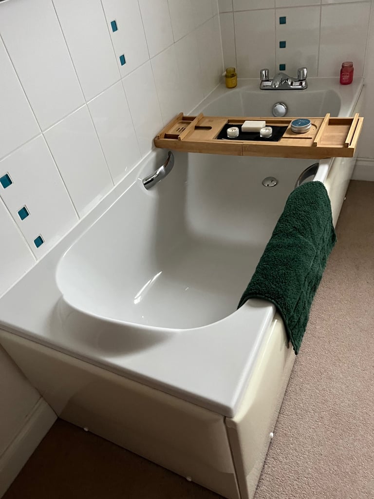 image for White bathroom suite with built in white carcasses