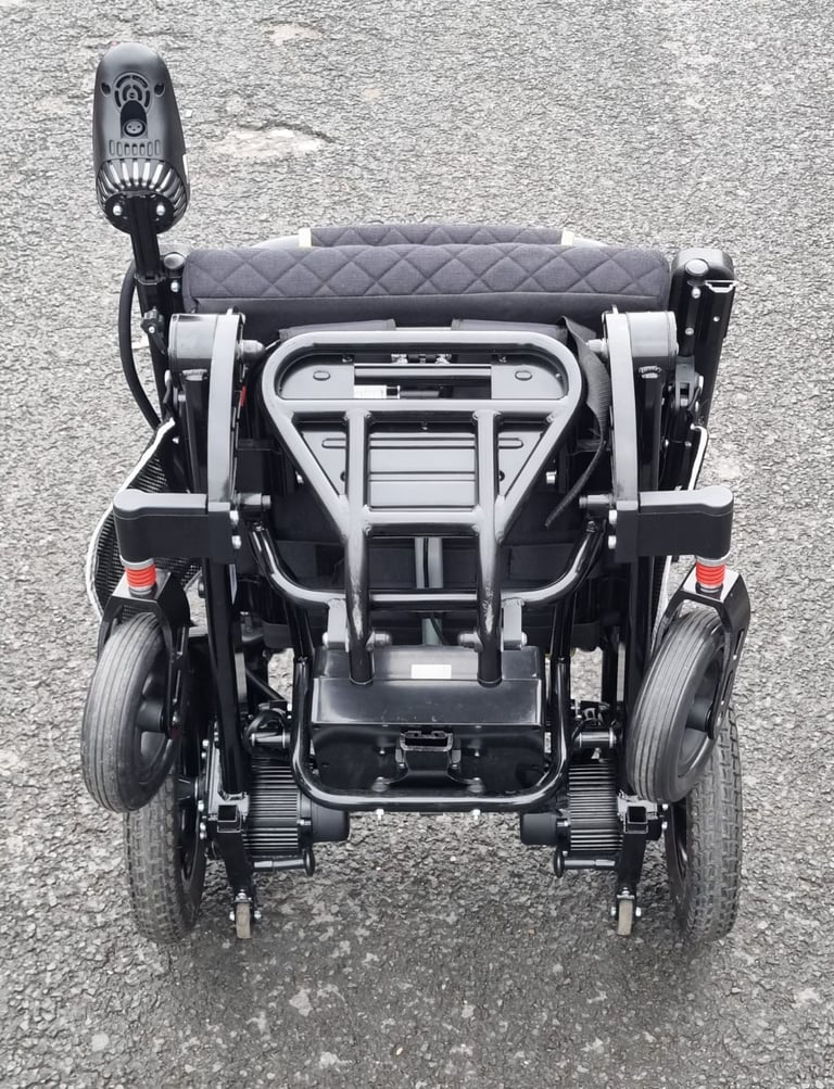 MONARCH MOBILITY EZI-FOLD AUTO- Autofolding Mobility Scooter. SHOWROOM CONDITION