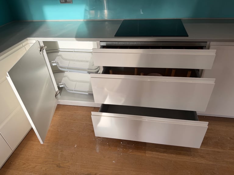 HETTICH KITCHEN CABINETS. Free delivery!!!