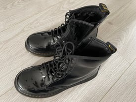 DR Martens boots like new! Size 1.5