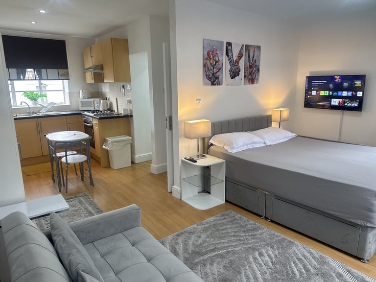 Fully furnished Studio Apartment in the Heart of Canterbury High Street ✨