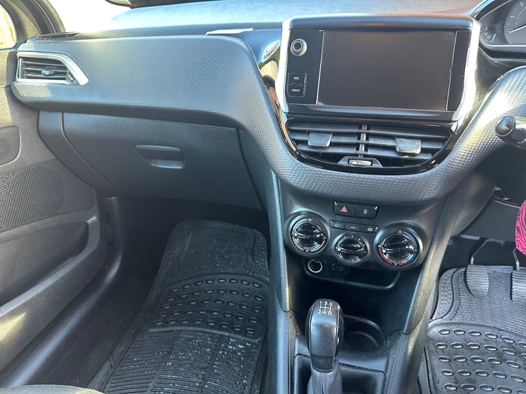 Peugeot, 208, Hatchback, 2017, Manual, 1199 (cc), 5 doors