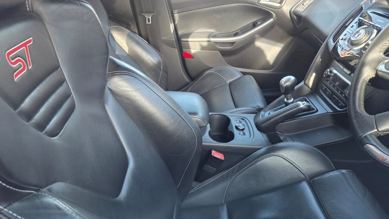 2012 Ford Focus 2.0T ST-3 5dr HATCHBACK Petrol Manual