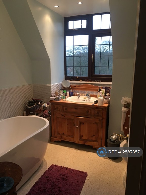 2 bedroom flat in Stangrave Hall, Godstone, RH9 (2 bed) (#2587357)