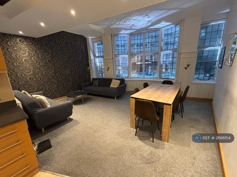 3 bedroom flat in College Green, Bristol, BS1 (3 bed) (#2666154)