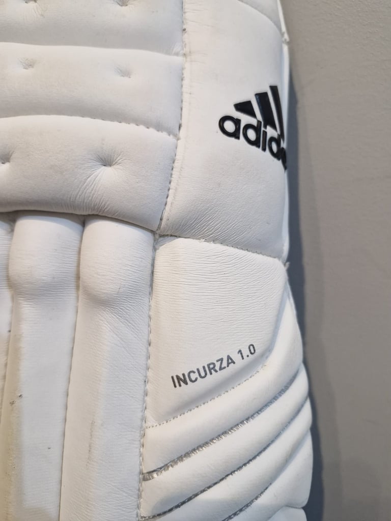 Adidas Pro Quality cricket batting gear pads gloves and thighpad in excellent condition