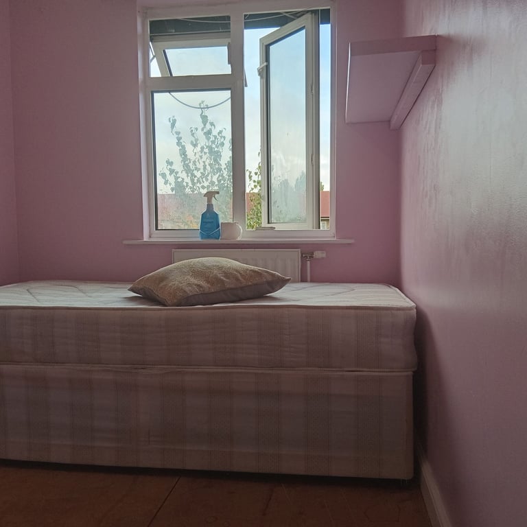 image for Flat house villa share london or over sea