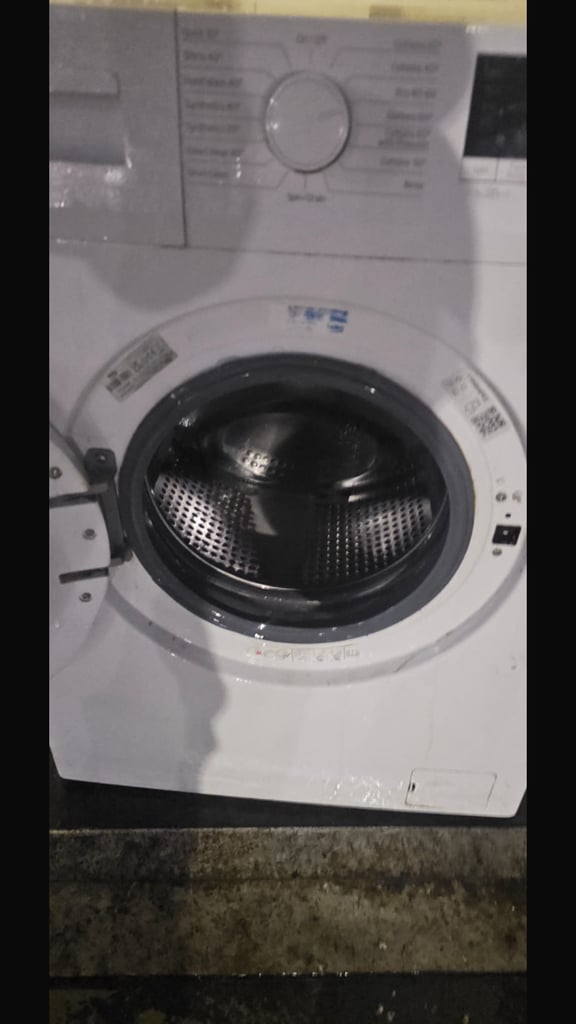 Beko white 8kg washing machine. In excellent working condition. With 3 months warranty. 