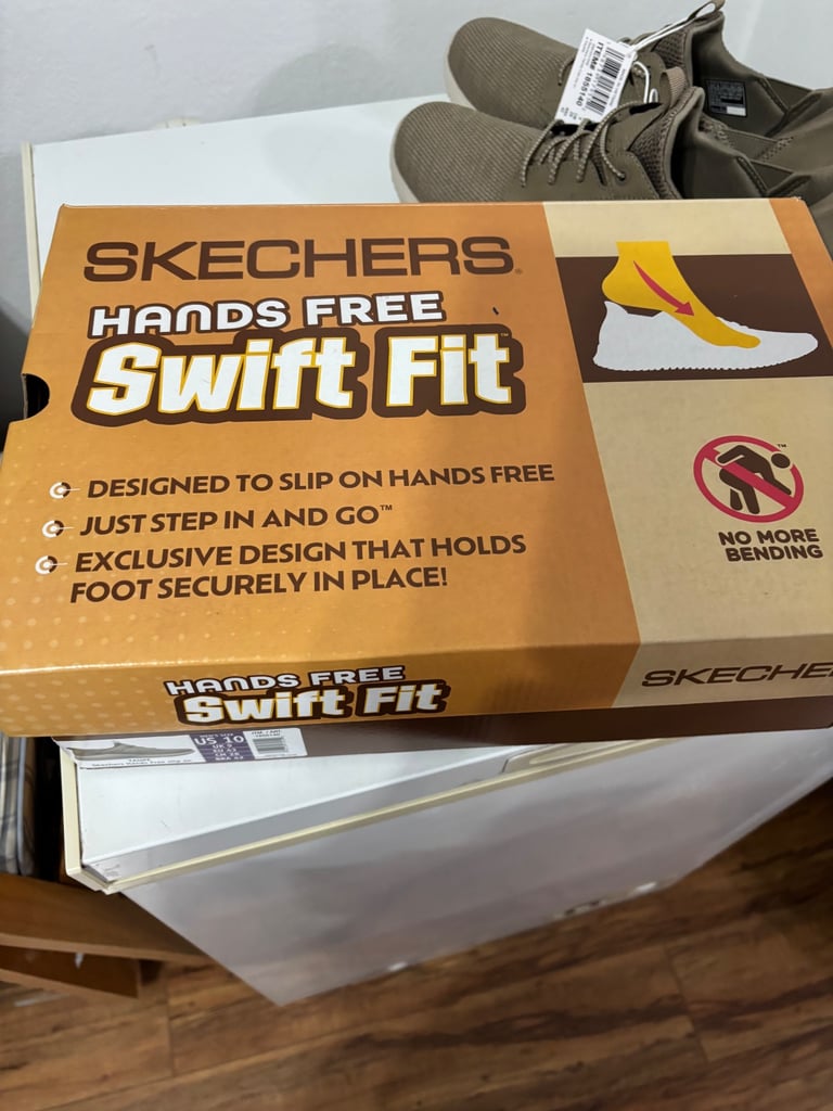 BRAND NEW HAND FREE SKECHERS 👟 