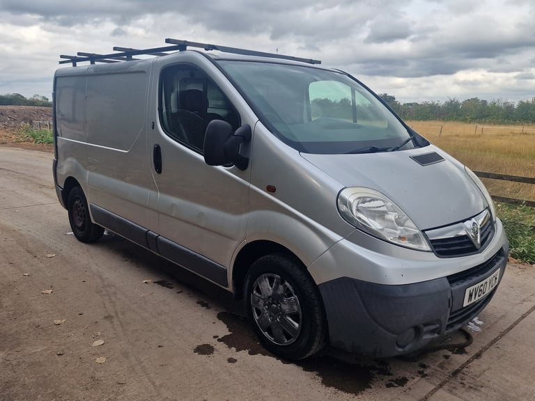 2010 Vauxhall Vivaro Silver  Spares Repairs  SWB  Needs Starter motor  A/C