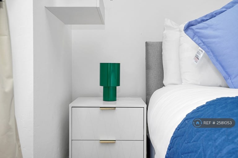 Studio flat in Roman Road, London, E3 (#2581053)
