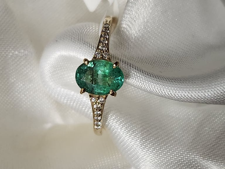 9ct Gold Ring  Size K Emerald Ring 1.00ct Brand new 