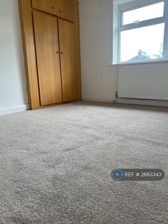 3 bedroom house in Brant Avenue, Newcastle-Under-Lyme, ST5 (3 bed) (#2663343)