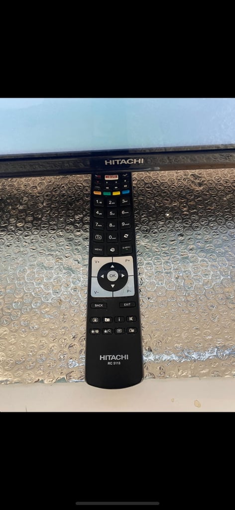 Hitachi 32 inch smart tv/dvd