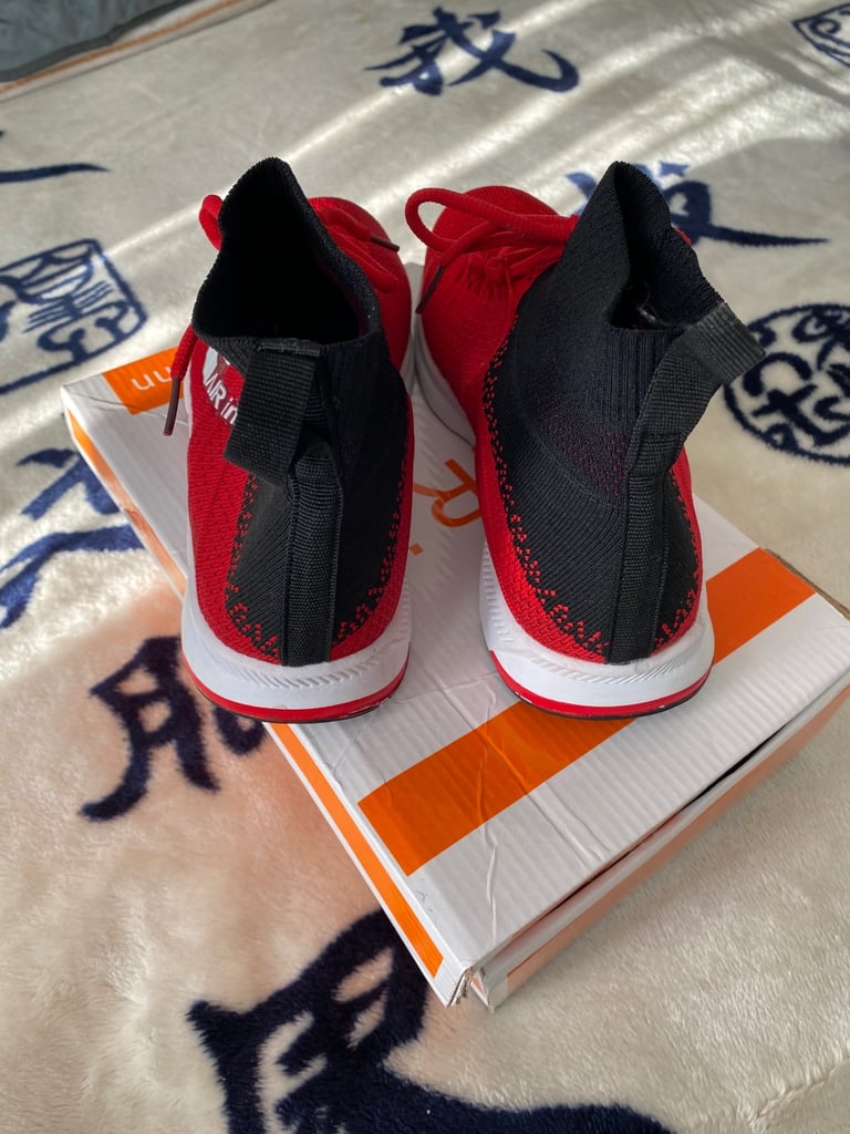 PRE-OWNED AIR INN TRAINERS SIZE ( 41 ) 