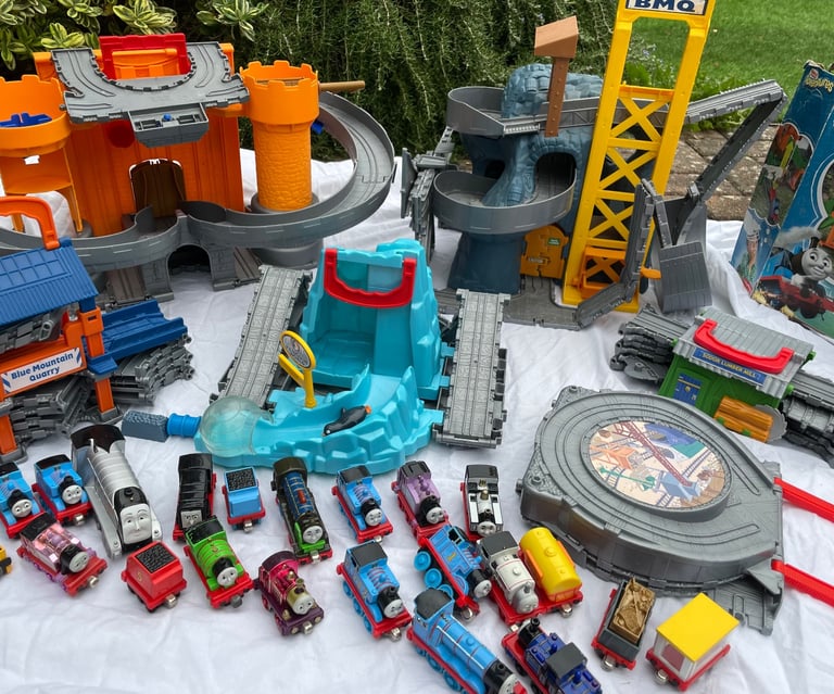 Thomas the tank engine train sets