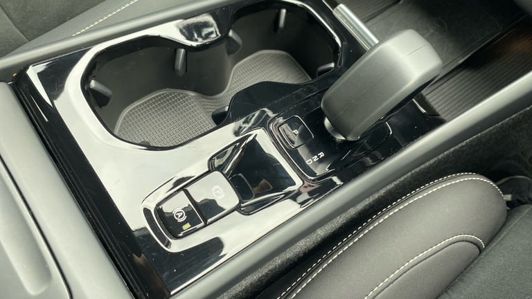 2024 Volvo XC40 2.0 B4P Plus Dark 5dr Auto Petrol Estate Estate Petrol Automatic