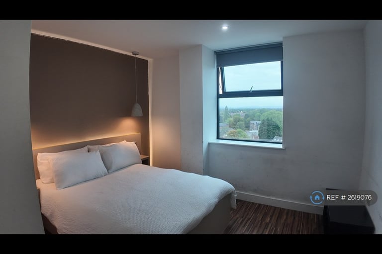 3 bedroom flat in West Point, Manchester, M16 (3 bed) (#2619076)