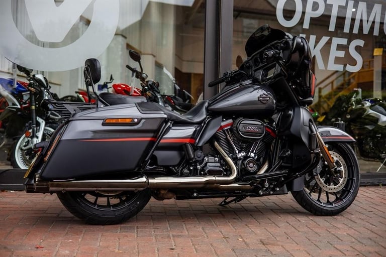 Harley-Davidson CVO SPORTGLIDE ! PANNIERS ! STUNNING