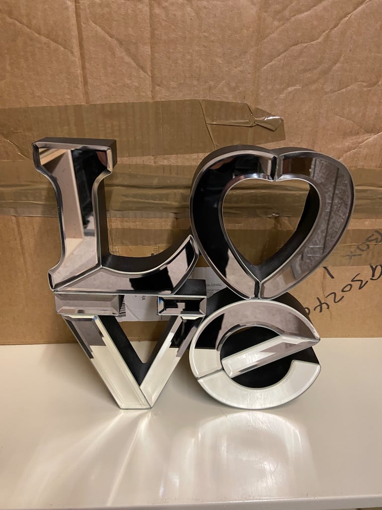 Love sign mirror 