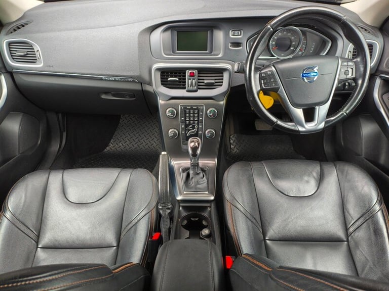 Volvo V40 D2 CROSS COUNTRY LUX