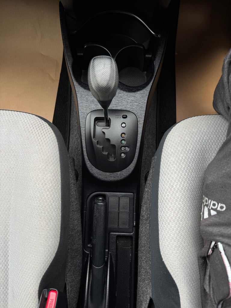 2012 Toyota Vitz YARIS 1.0 AUTO 5DR Hatchback Petrol Automatic