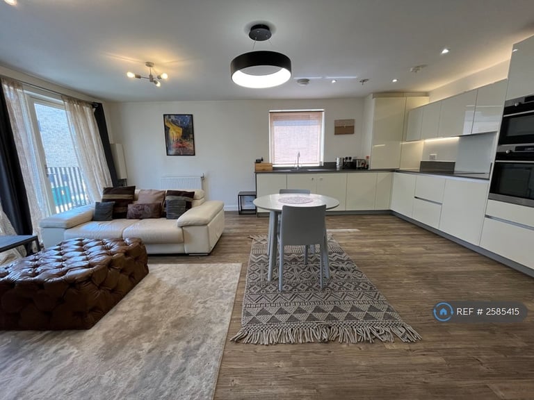 2 bedroom flat in Fowler Avenue, Trumpington, Cambridge, CB2 (2 bed) (#2585415)