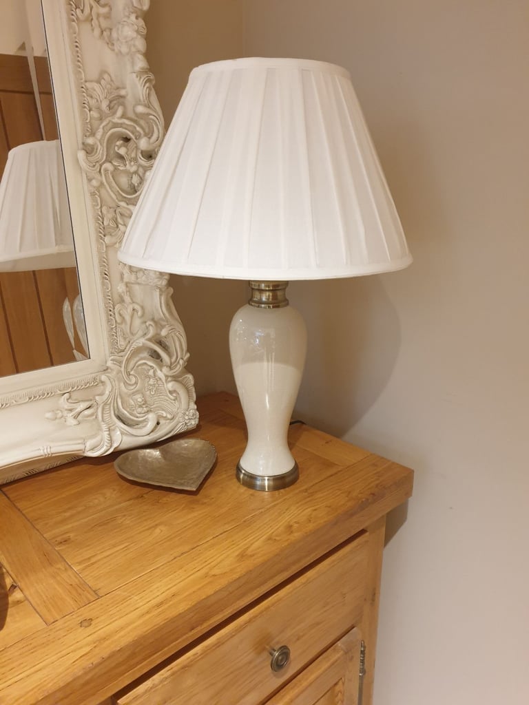Cream crackle glazed lamp