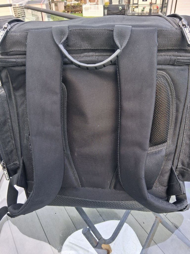 DAIWA FISHING HOLDALL / RUCKSACK - LARGE - AS NEW