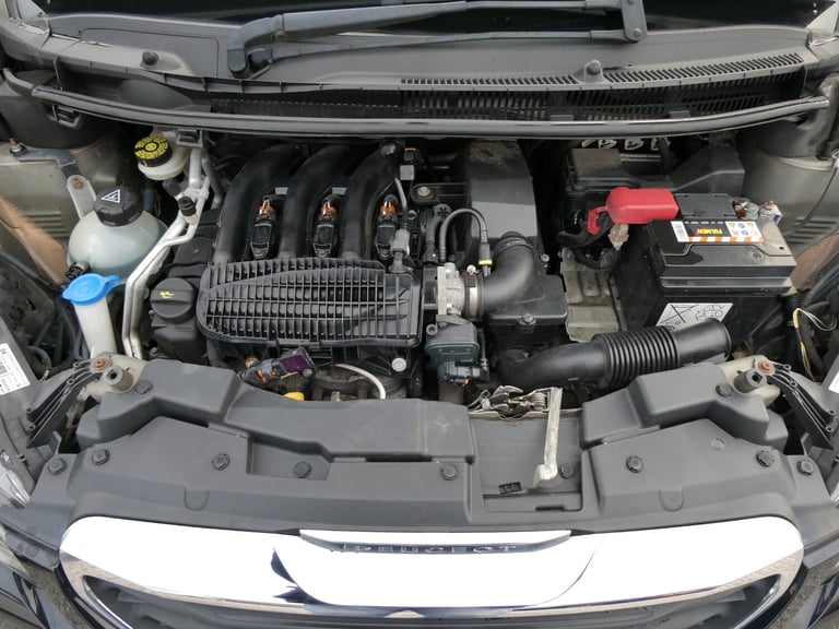 1.2 PureTech Allure 3dr £20 TAX +6 SERVICE +BTOOTH +CRUISE +REV CAMERA*