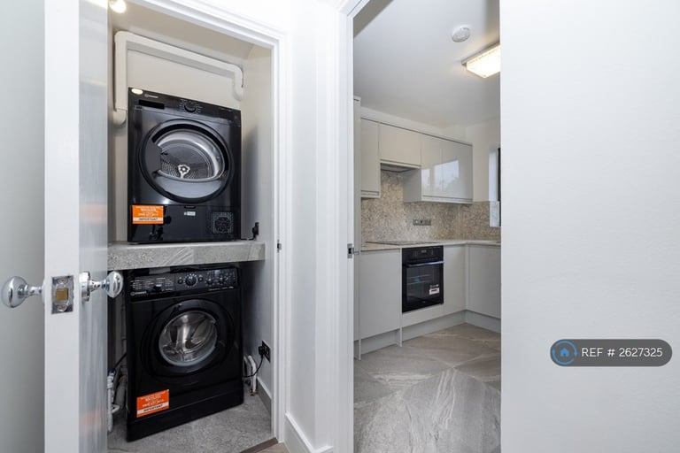 1 bedroom flat in The Brookdales, London, NW11 (1 bed) (#2627325)