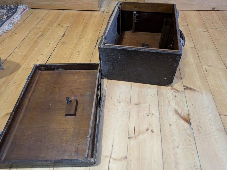 Vintage Hand crank Singer 28K sewing machine