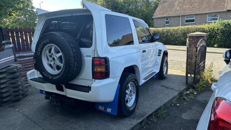 image for Mitsubishi pajero evolution 